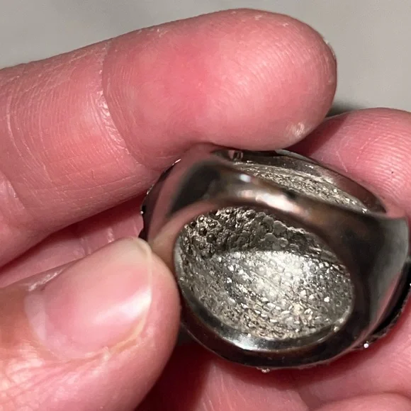 Elegant Black and Silver Women's Ring - Picture 7 of 8